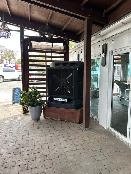 More Photos Of 6 N Market St, Charleston Restaurant For Sale