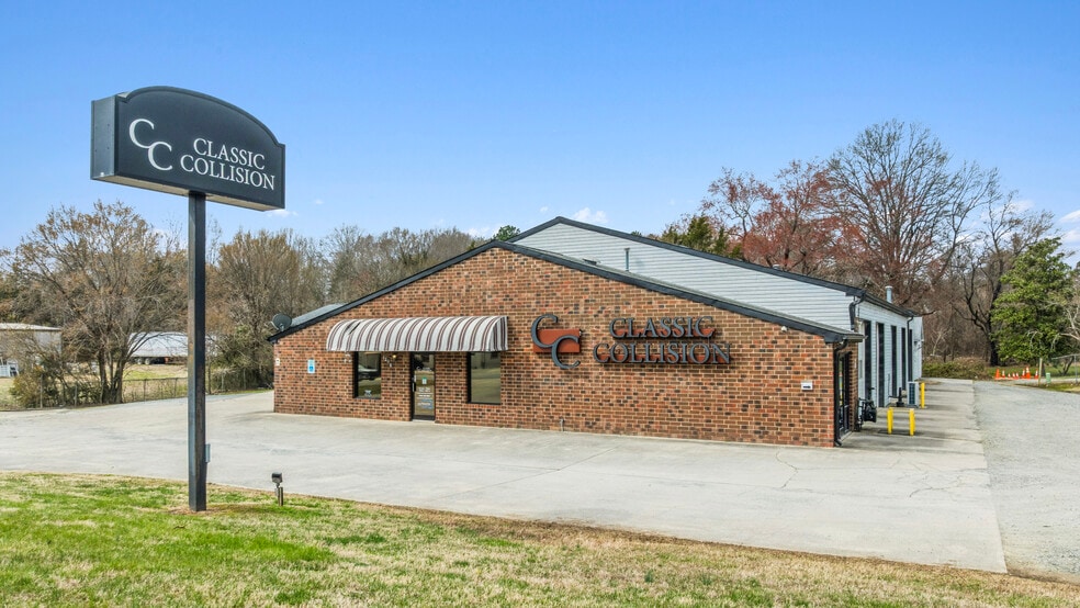 Primary Photo Of 1238 Rauhut St, Burlington Auto Repair For Sale
