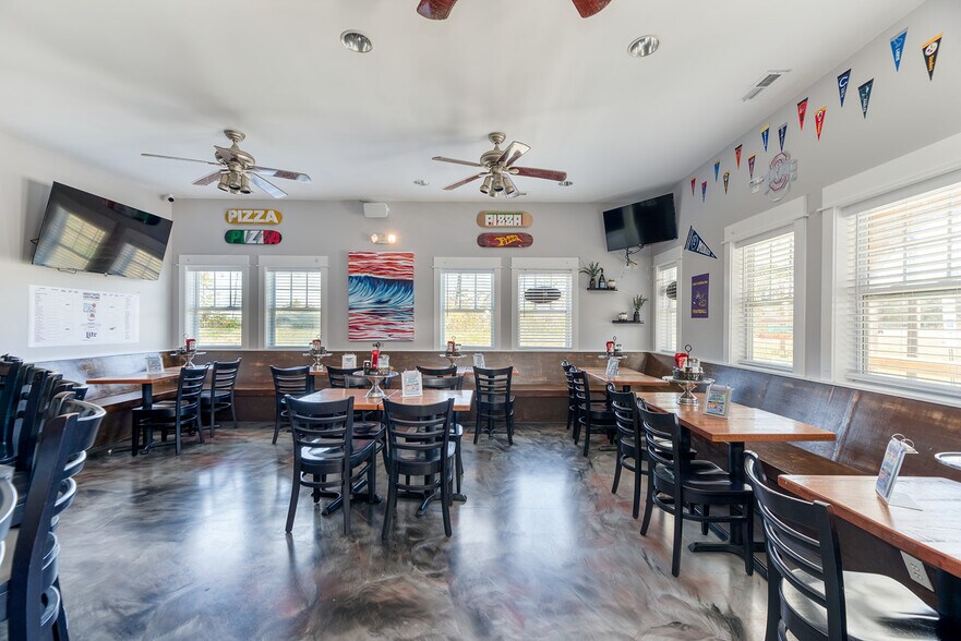 More Photos Of 100 Colingwood Ln, Kill Devil Hills Restaurant For Sale
