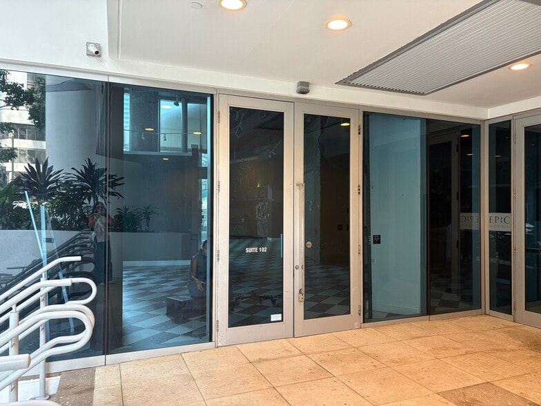 More Photos Of 200 Biscayne Boulevard Way, Miami Hotel For Lease
