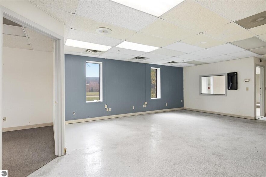 More Photos Of 926 Frisbie St, Cadillac Warehouse For Sale