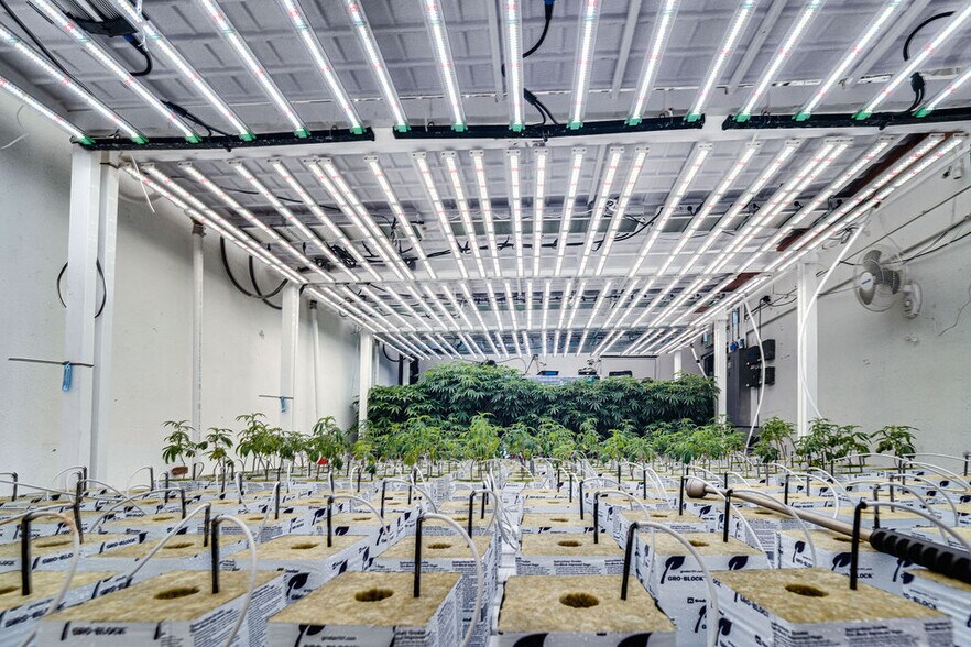 More Photos Of 14748 Keswick St, Van Nuys Warehouse For Sale