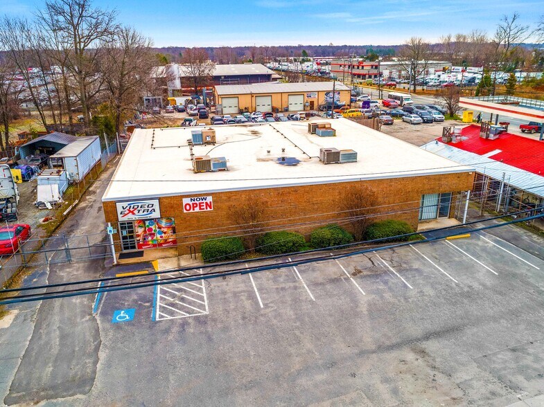 More Photos Of 4010-4012 N Graham St, Charlotte Warehouse For Sale