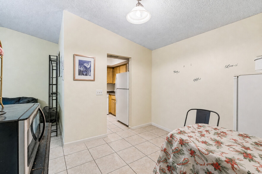 More Photos Of 3132 Bloomingdale Villas Ct, Brandon Apartments For Sale