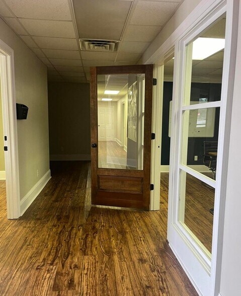 More Photos Of 2012 Highway 90, Gautier Flex For Lease