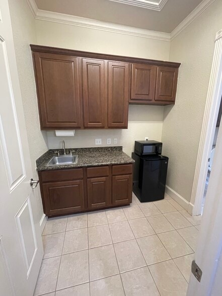 More Photos Of 11123 McCracken Cir, Cypress Office For Sale