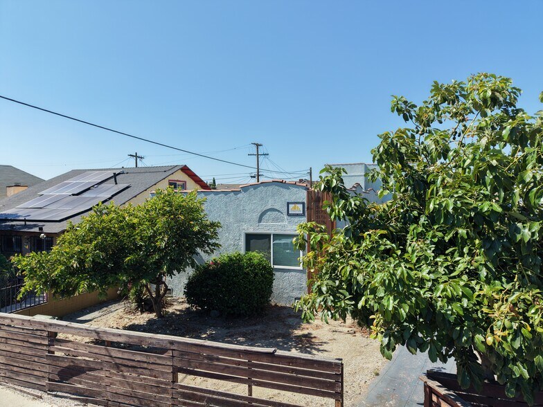More Photos Of 517 W 42nd Plz, Los Angeles Apartments For Sale