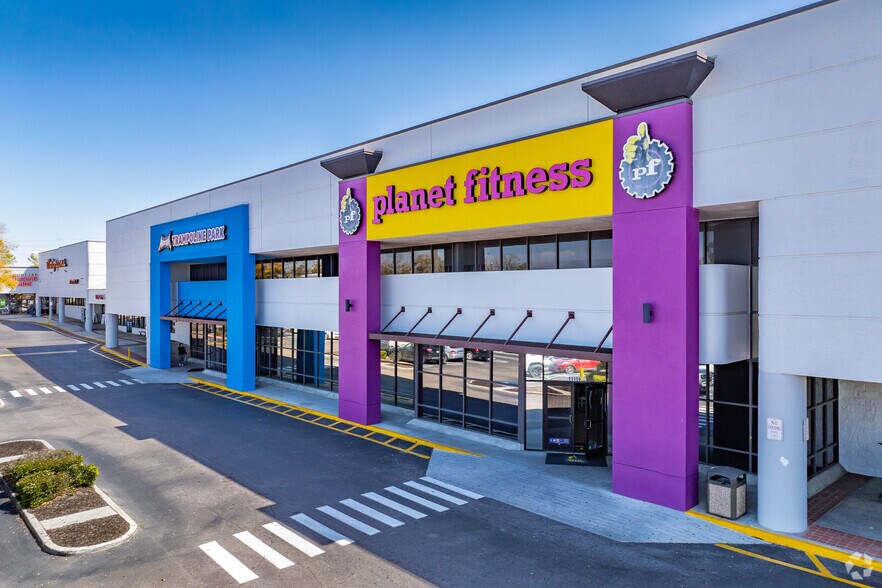 Primary Photo Of 11146-11170 Spring Hill Dr, Spring Hill Unknown For Lease