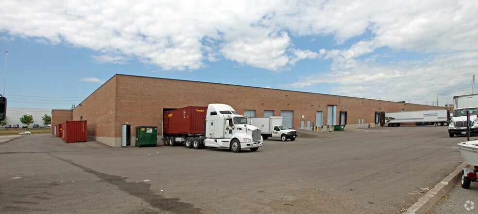 More Photos Of 5925 Tomken Rd, Mississauga Flex For Lease