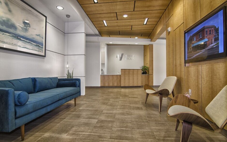 More Photos Of 857 W Washington St, Marquette Office Residential For Lease