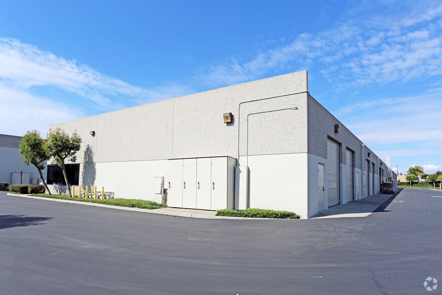More Photos Of 555 W Lambert Rd, Brea Warehouse For Lease