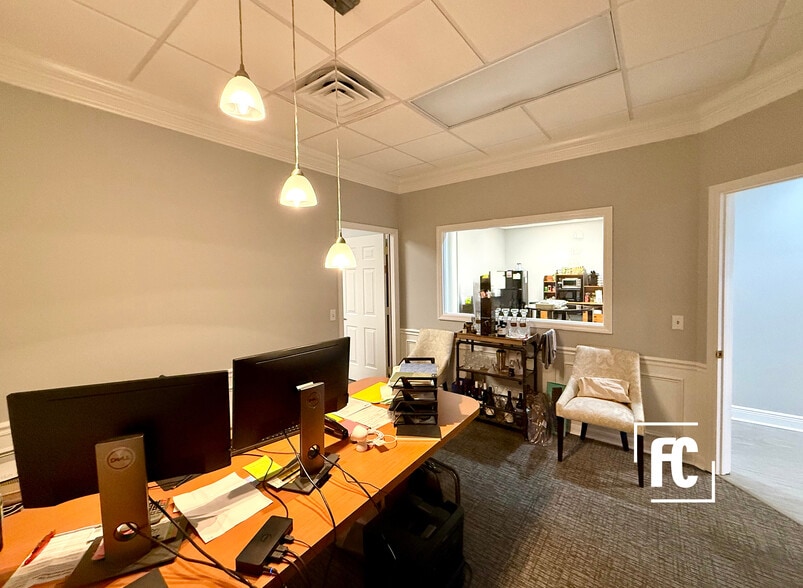 More Photos Of 609-673 SE Central Pky, Stuart Office For Sale