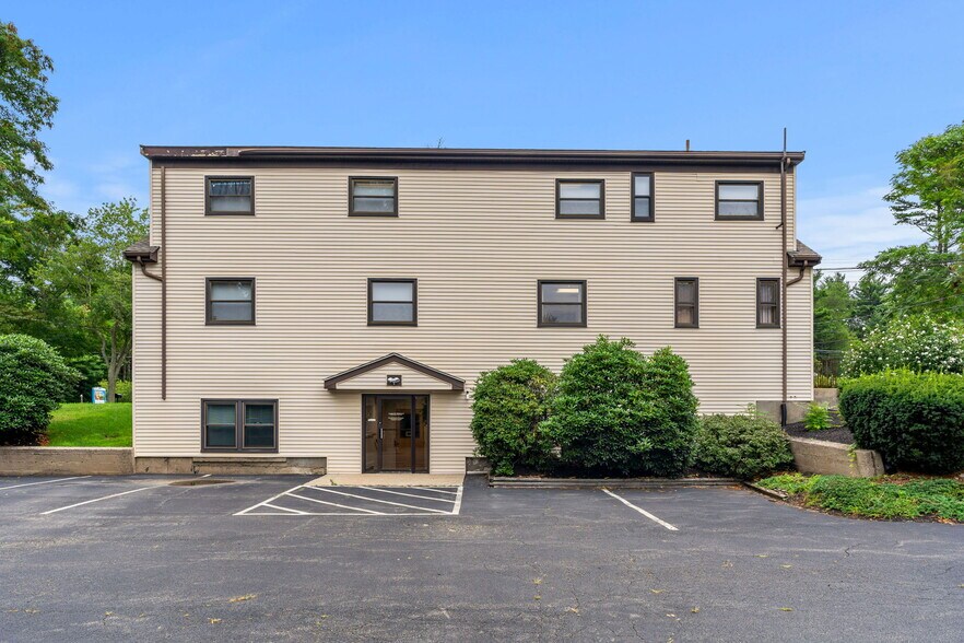 More Photos Of 859 Washington St, Easton Office For Lease