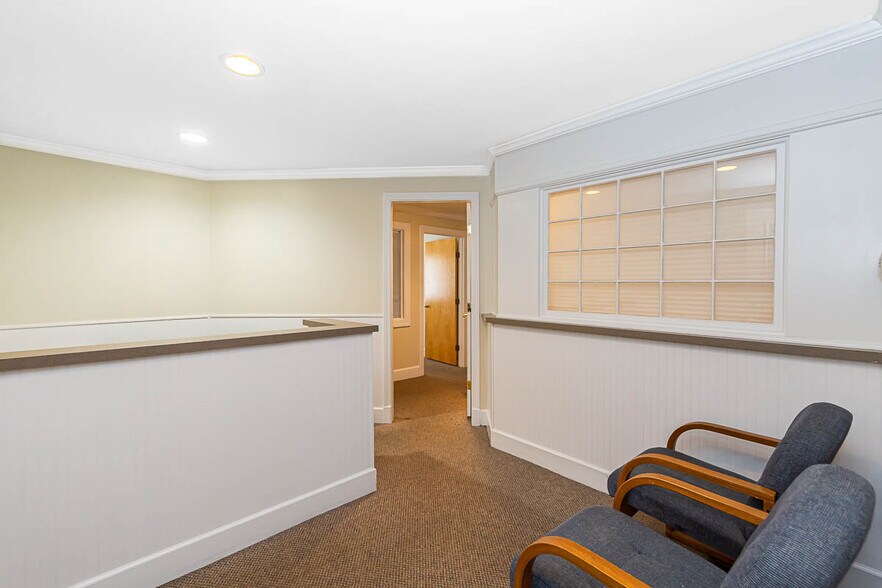 More Photos Of 143 State St, Newburyport Loft Creative Space For Lease