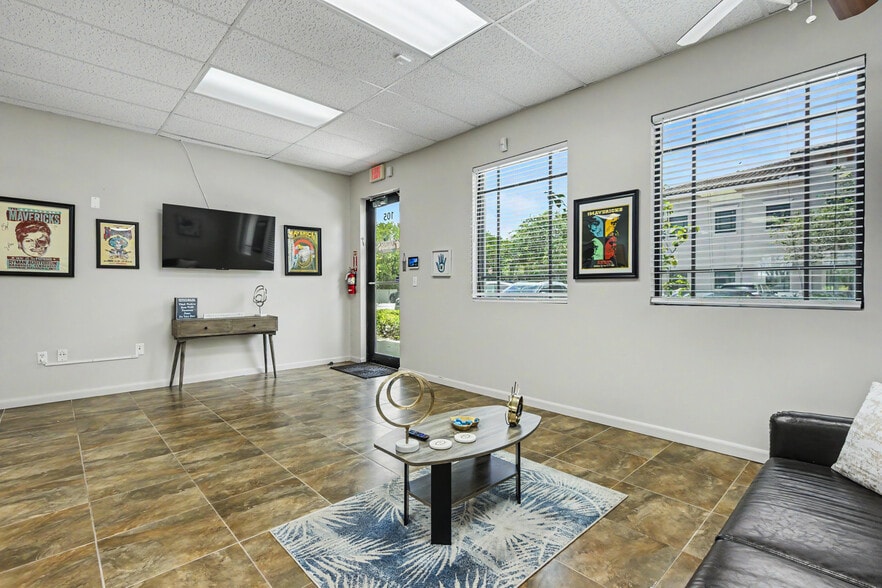 More Photos Of 10600 Griffin Rd, Cooper City Office For Lease