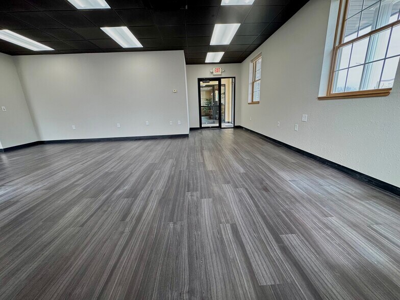 More Photos Of 1751 SE 2nd Ave, Grand Rapids Office For Lease