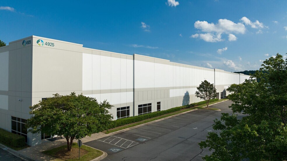 More Photos Of 4835 Sirona Dr, Charlotte Unknown For Lease