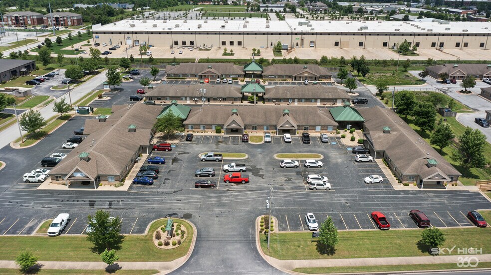 More Photos Of 2709 SE I St, Bentonville Unknown For Lease