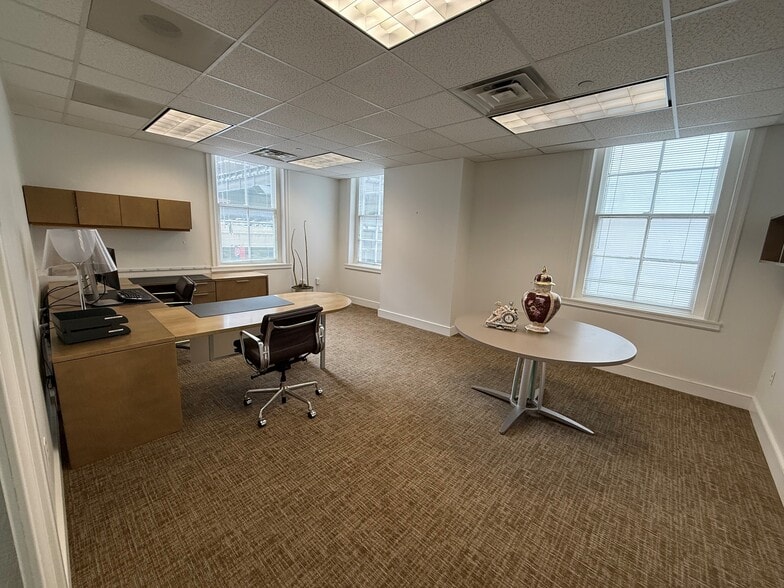 More Photos Of 1417 Locust St, Philadelphia Storefront Retail Office For Sale