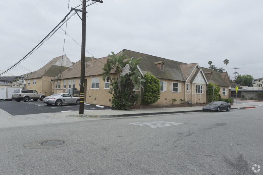 More Photos Of 5830-5838 Overhill Dr, Los Angeles Medical For Lease