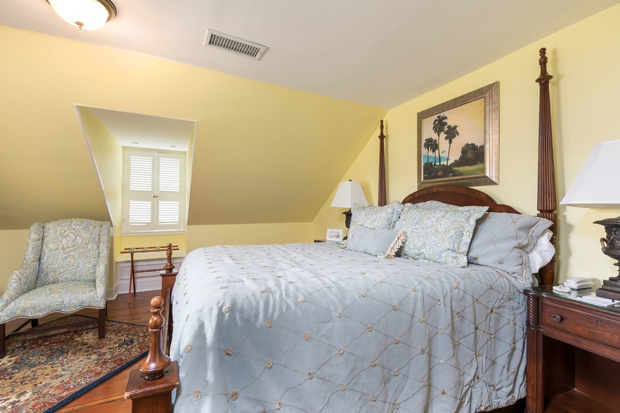 More Photos Of 117 Broad St, Charleston Hotel For Sale