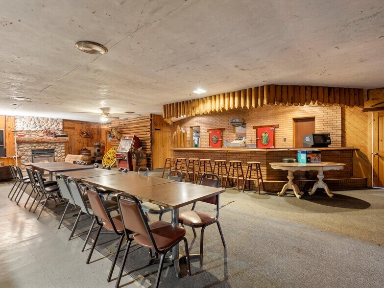 More Photos Of 900 S Highway 39, Huntsville Restaurant For Sale