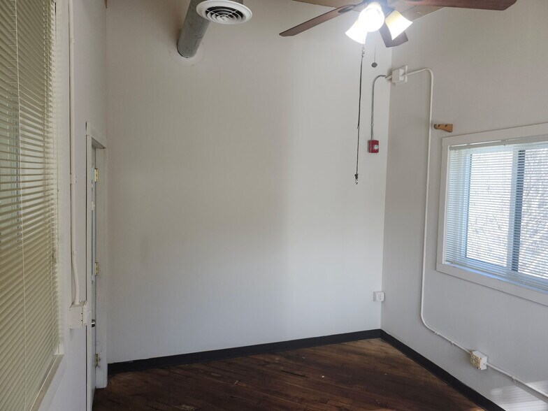 More Photos Of 1548 Burden Lake Rd, Averill Park Warehouse For Lease