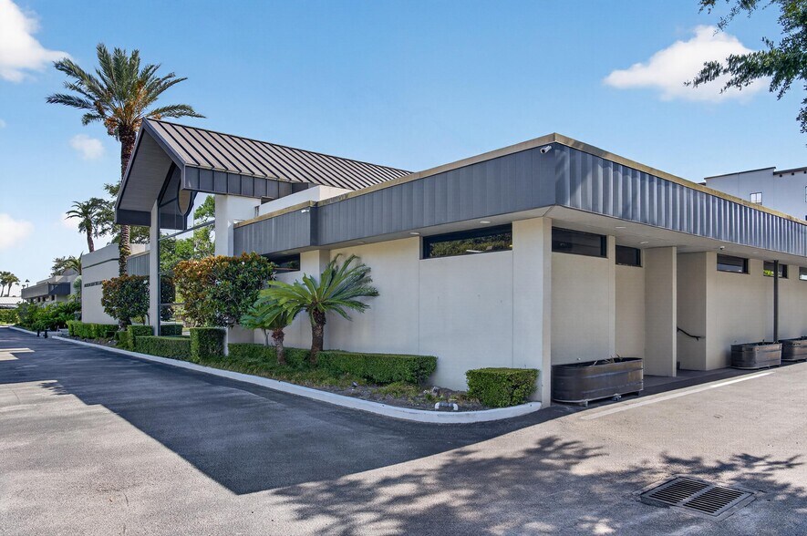 More Photos Of 221 Circle Dr, Maitland Office For Sale