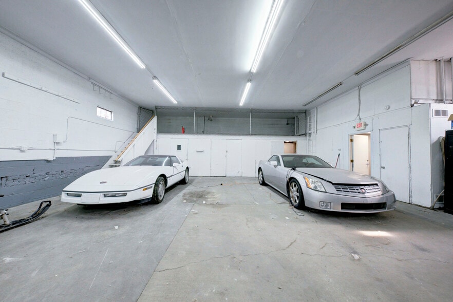 More Photos Of 36050 Goddard Rd, Romulus Auto Repair For Sale