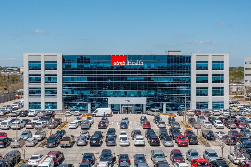 More Photos Of 250 Blossom St, Webster Medical For Lease