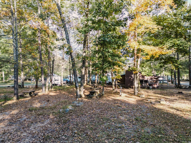 More Photos Of 78 Pebble Mountain Cir, Chuckey Trailer Camper Park For Sale