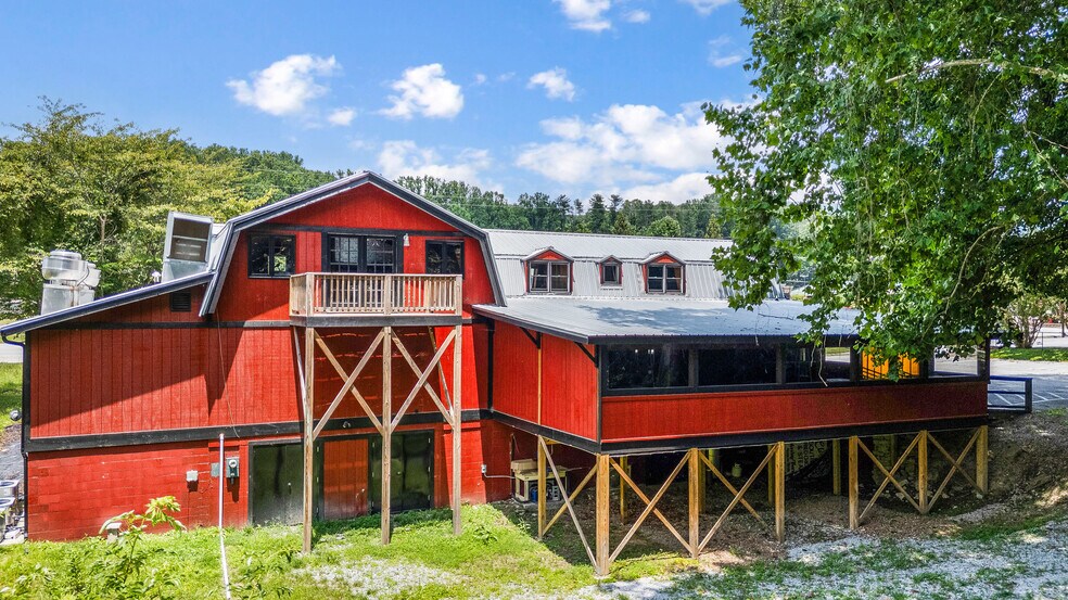 More Photos Of 851 Highway 441 S, Clayton Freestanding For Sale