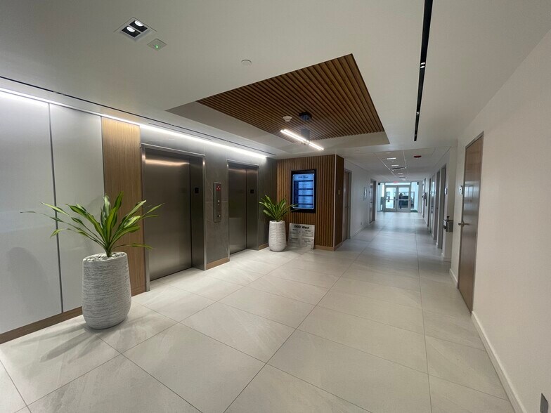 More Photos Of 1900 NW Corporate Blvd, Boca Raton Unknown For Lease