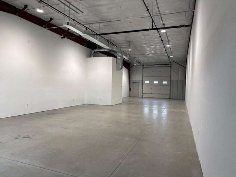 More Photos Of 3405 NW Jefferson St, Blue Springs Flex For Lease
