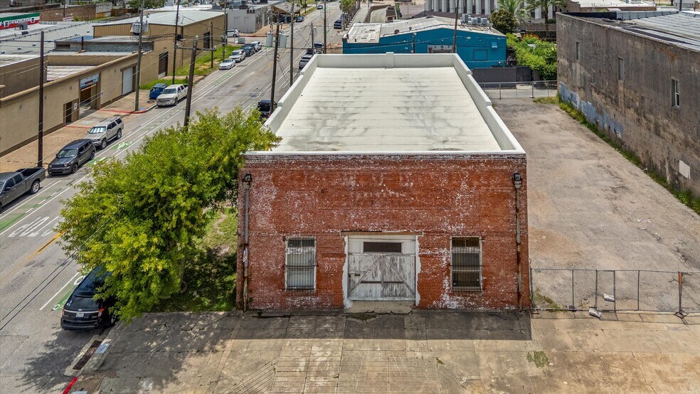 More Photos Of 1901 Strand St, Galveston Flex For Sale