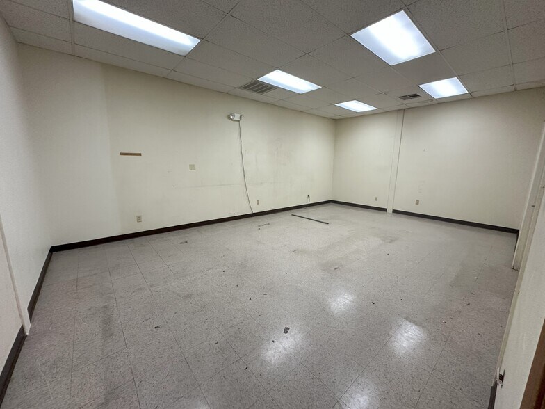 More Photos Of 7746 Lorraine Ave, Stockton Service For Sale