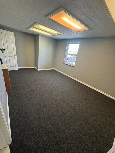 More Photos Of 11412 N Central Ave, Tampa Office For Lease