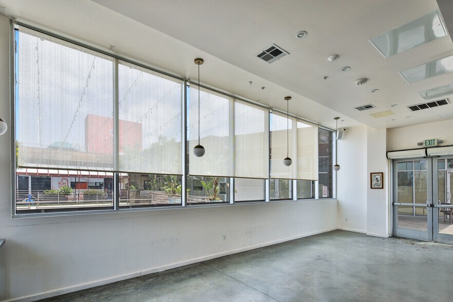 More Photos Of 450 S Western Ave, Los Angeles Freestanding For Lease