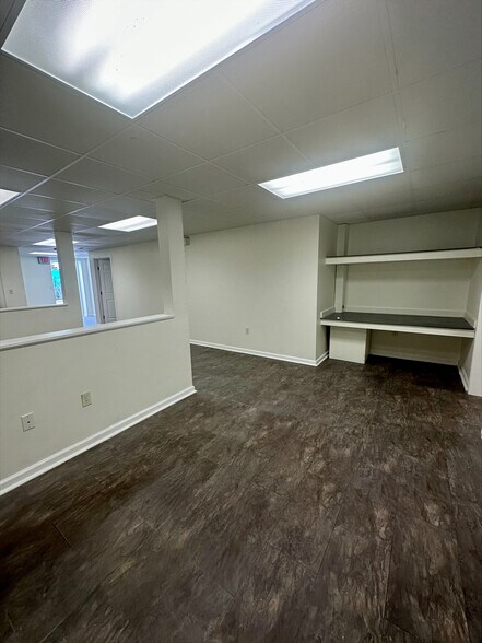 More Photos Of 4002 Laviosier St, Chalmette Warehouse For Lease
