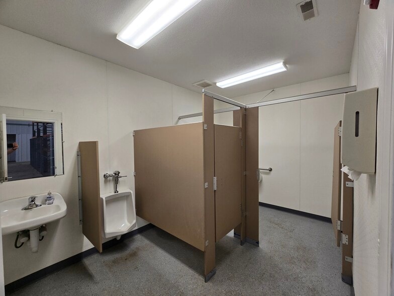 More Photos Of 3113 Mogadore Rd, Akron Warehouse For Sale