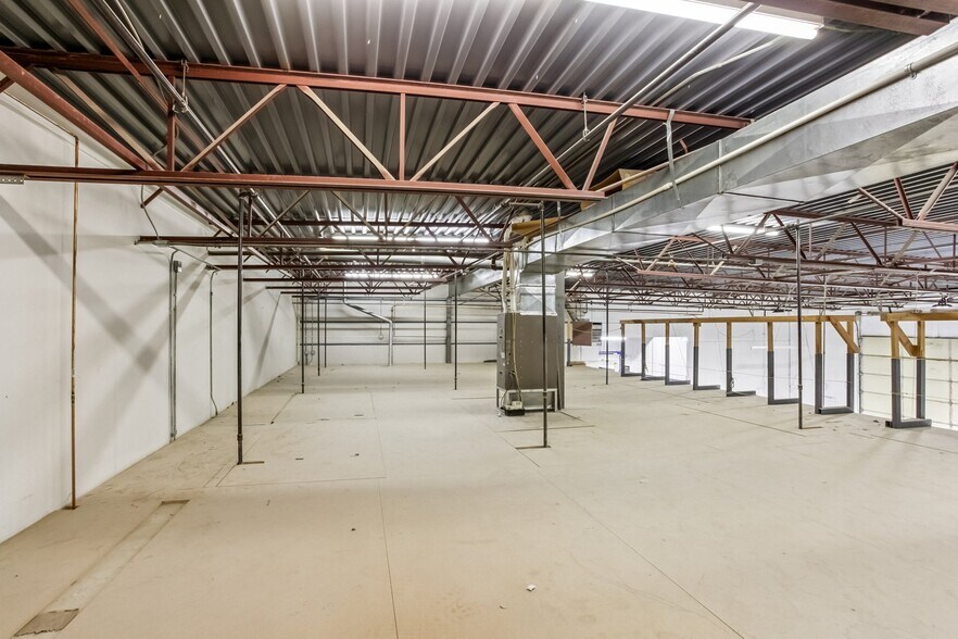 More Photos Of 405 S Pierce Ave, Louisville Warehouse For Lease
