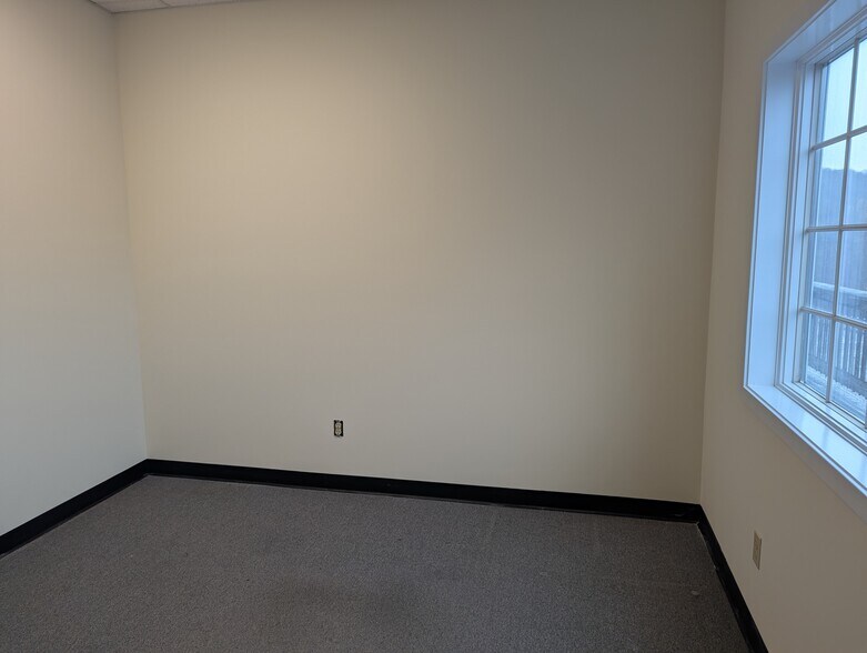 More Photos Of 111-117 New Haven Ave, Derby Medical For Lease