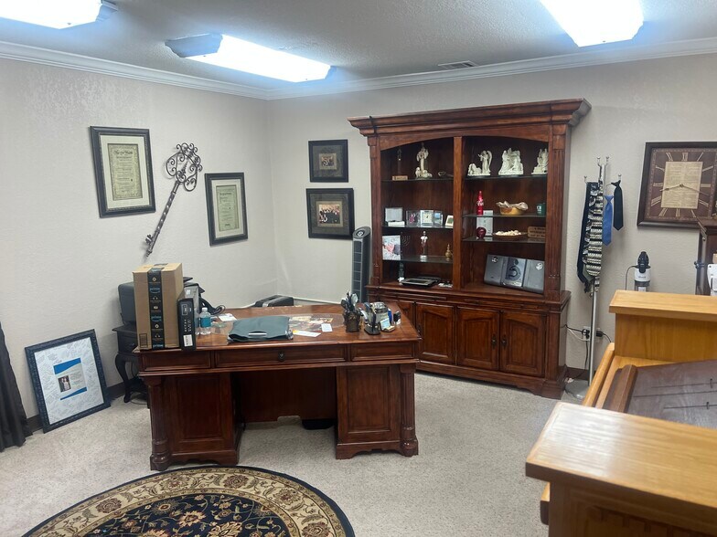 More Photos Of 1209 W Oak St, Collinsville Religious Facility For Sale