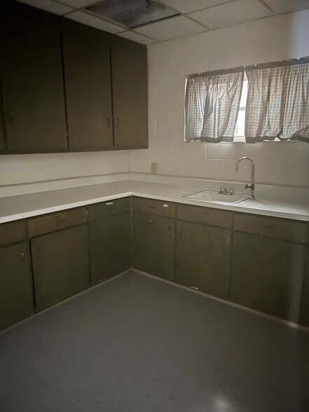 More Photos Of 811 N Cobb St, Milledgeville Medical For Lease