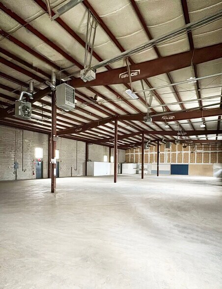 More Photos Of 140 Washington St, Foxborough Warehouse For Lease