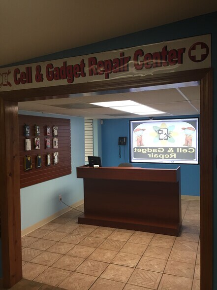 More Photos Of 11923 E Dr Martin Luther King Jr Blvd, Seffner Freestanding For Lease