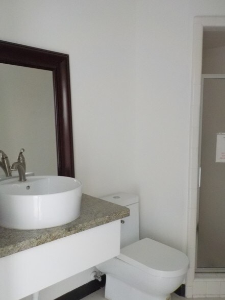 More Photos Of 3700 N 10th St, McAllen Office For Lease