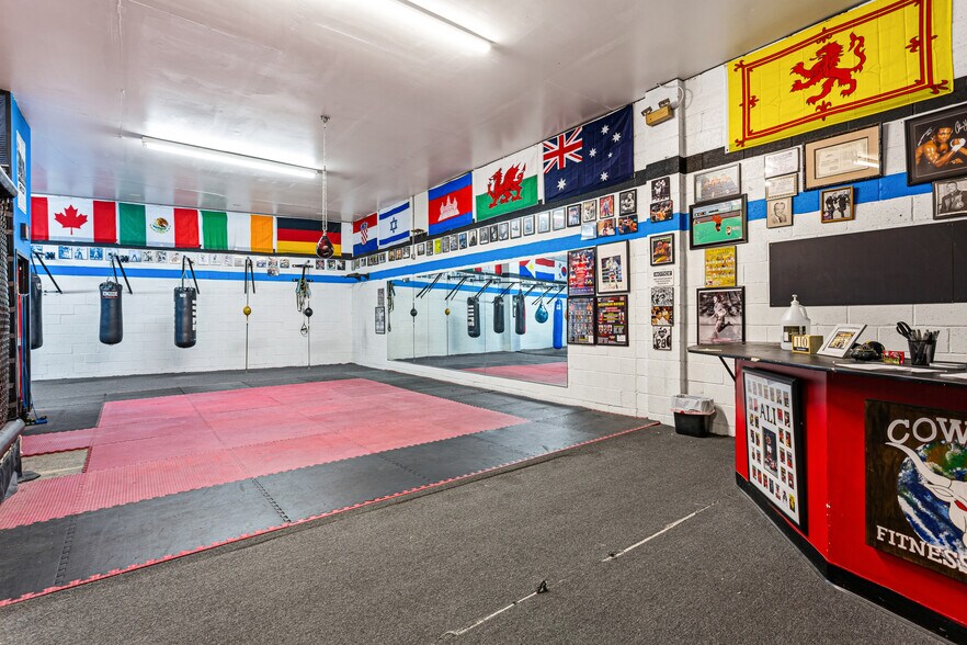 More Photos Of , Broomall Flex For Sale