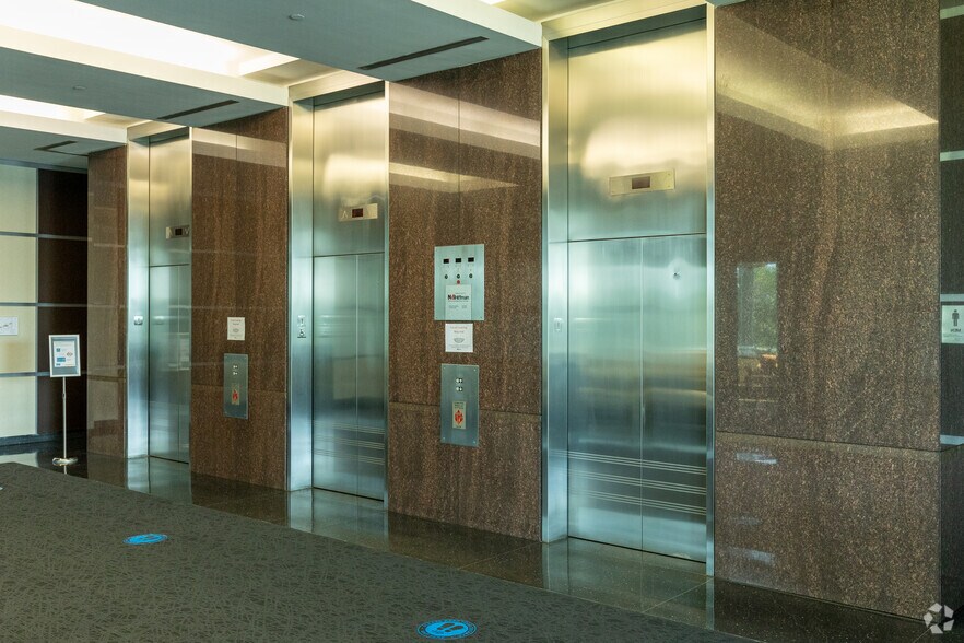 More Photos Of 18W100 W 22nd St, Oakbrook Terrace Office For Lease