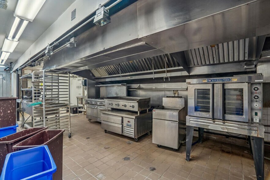 More Photos Of 1336 U St NW, Washington Bar For Sale